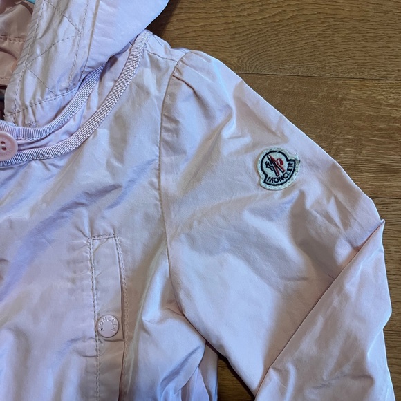 Light pink Moncler windbreaker with ruffle details 5 years old - Picture 6 of 6